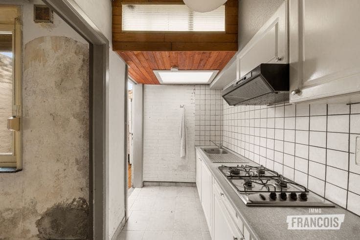 Townhouse to renovate in a quiet location in Bruges