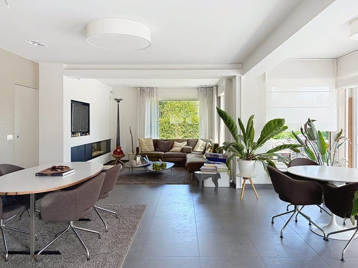 Ready-to-move-in villa with sun-oriented garden!