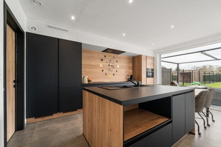 Energy-efficient move-in ready home with driveway near Aalst