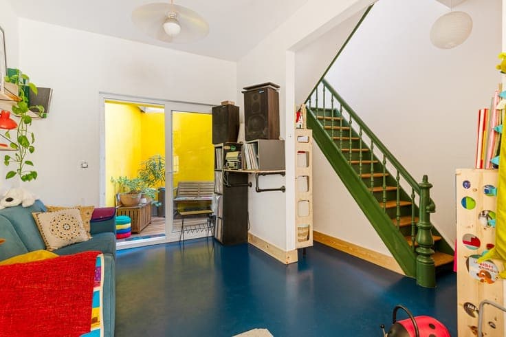 Charmante gezinswoning met 3 slaapkamers en stadskoer in ...