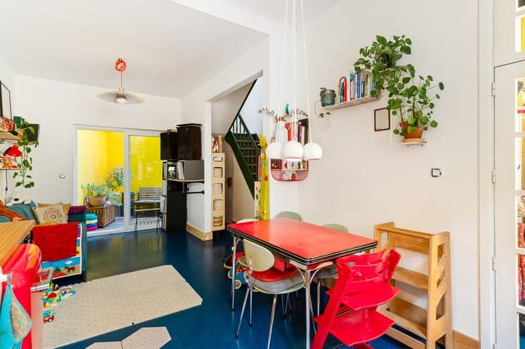 Charmante gezinswoning met 3 slaapkamers en stadskoer in ...