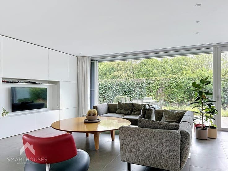 Energy-efficient villa with 3 bedrooms, 2 bathrooms and a la
