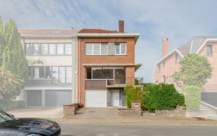 Charming House with Garage in Sint-Genesius-Rode