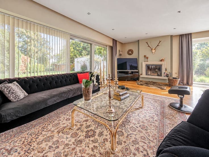 RUIME SFEERVOLLE ALLEENSTAANDE BUNGALOW MET TOP LIGGING M...