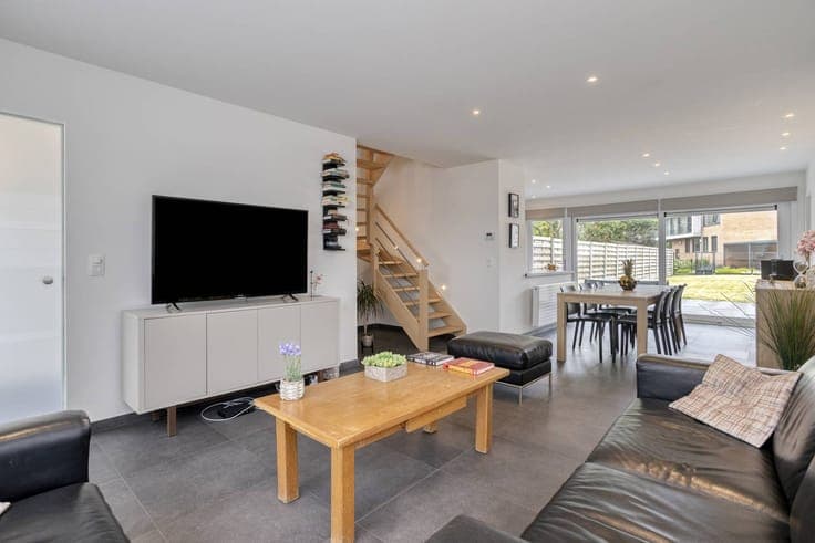Spacious family home with sunny garden near Kortrijk