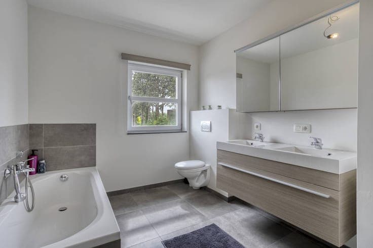 Spacious family home with sunny garden near Kortrijk