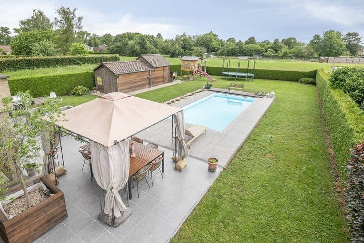 4 bedroom villa with swimming pool on approx. 1150m² in Erpe