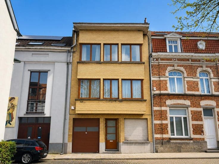COIN DU BALAI – Spacious 6-bedroom house + garage