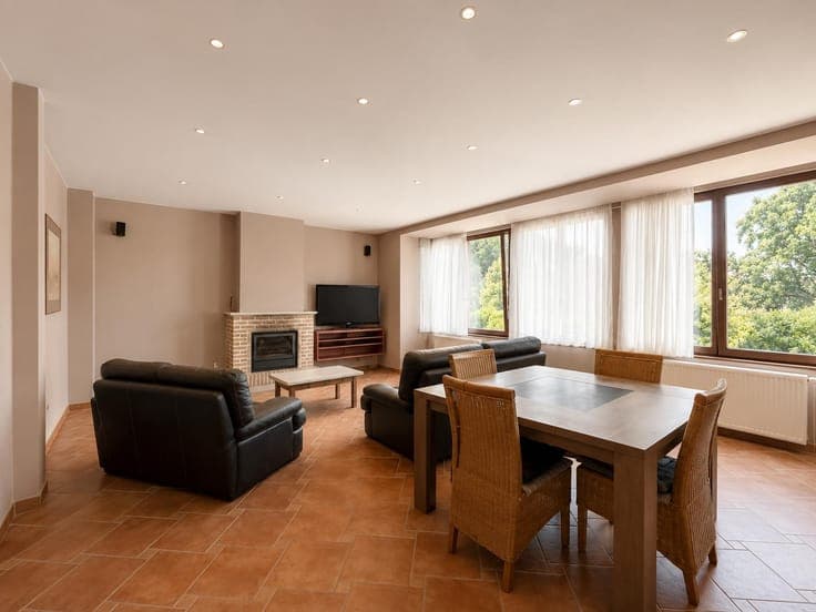 COIN DU BALAI – Spacious 6-bedroom house + garage