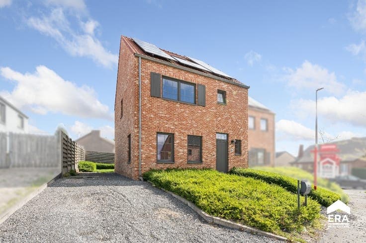 Semi-detached house in green Zoutleeuw