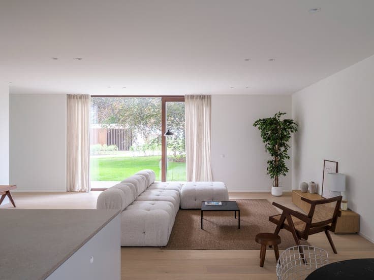 Hoogwaardig afgewerkte parkwoning met een bureauruimte op...