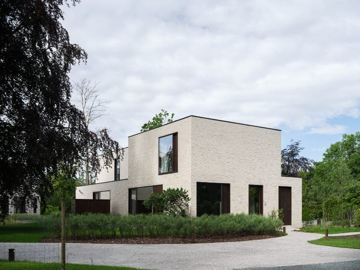 Hoogwaardig afgewerkte parkwoning met een bureauruimte op...