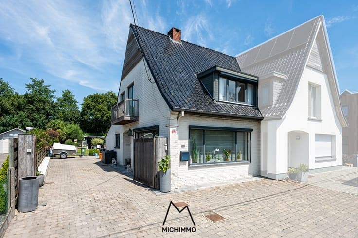 Halfopen bebouwing met leuke tuin te Drongen!