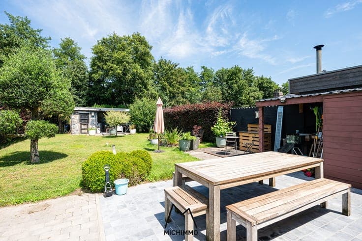 Halfopen bebouwing met leuke tuin te Drongen!