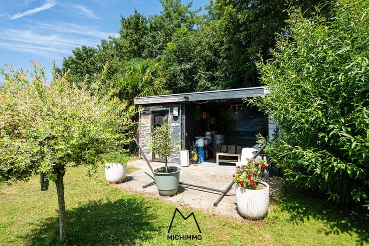 Halfopen bebouwing met leuke tuin te Drongen!