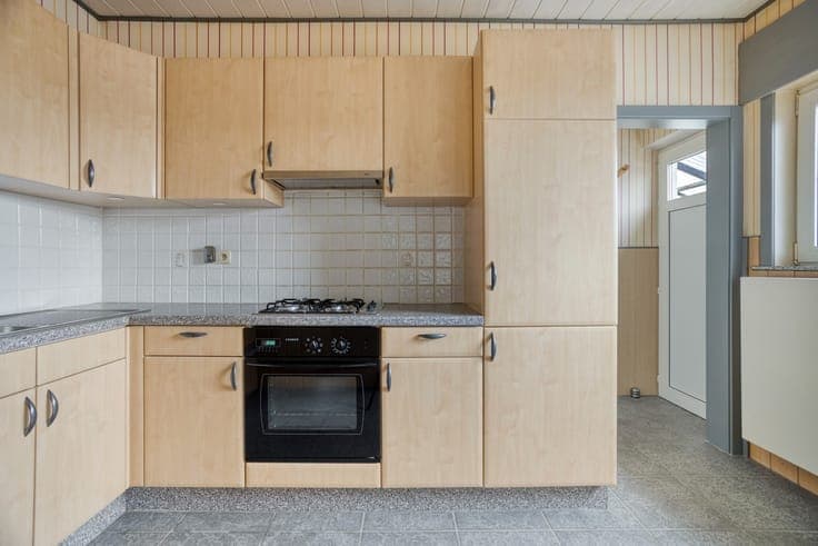 Op te frissen woning met twee slaapkamers op rustige locatie