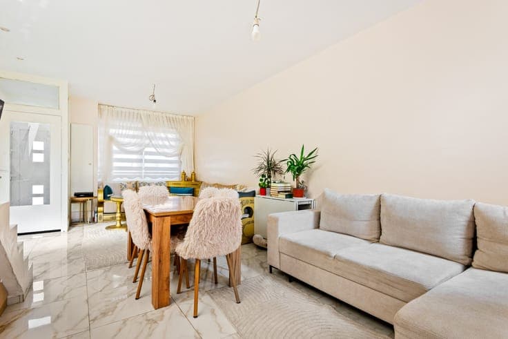 Lichtrijke woning met 3 slaapkamers en koer op centrale l...