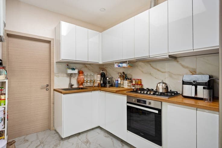 Lichtrijke woning met 3 slaapkamers en koer op centrale l...