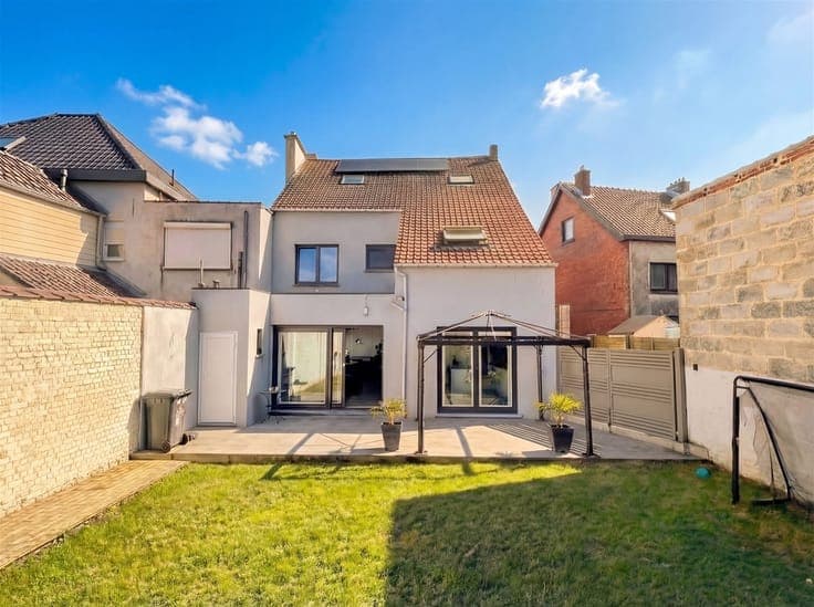 Renovated home (label B) with at least 5 bedrooms!
