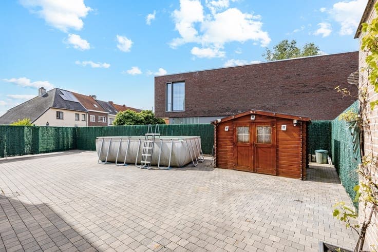 Instapklare halfopen bebouwing met 3 slaapkamers, zonnepanel