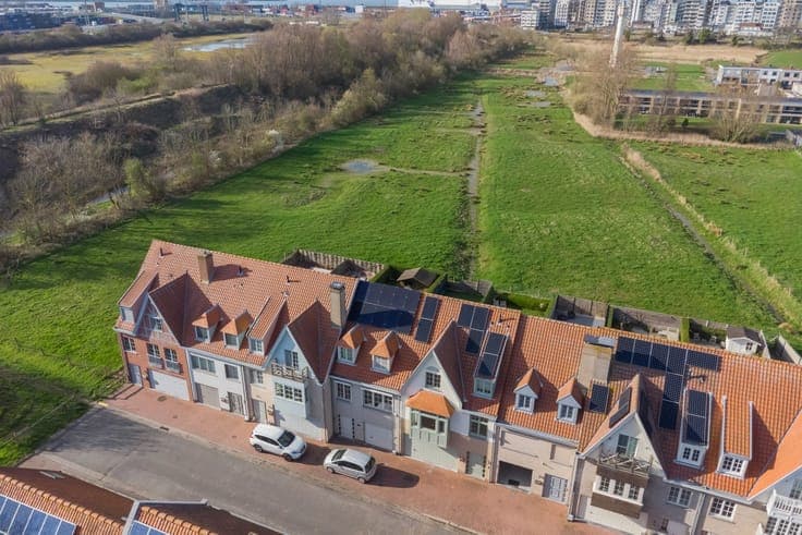 Quietly located family home with a view of nature reserve,