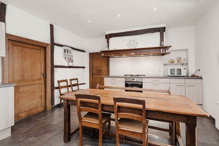 Maison 3 façades à vendre à Pessoux!