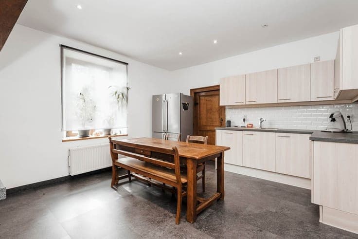 Maison 3 façades à vendre à Pessoux!