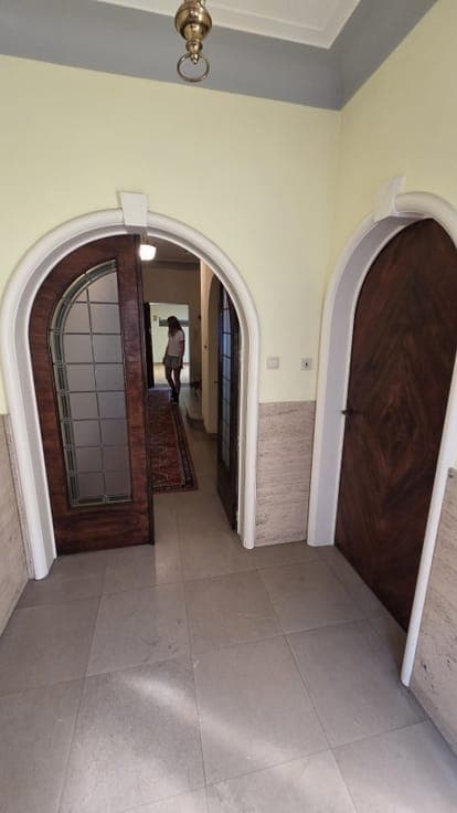 Characterful townhouse with garden and garage, 300m from sta