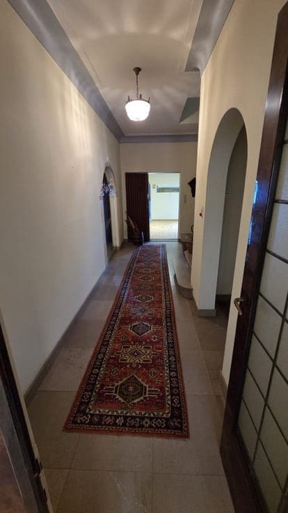 Characterful townhouse with garden and garage, 300m from sta