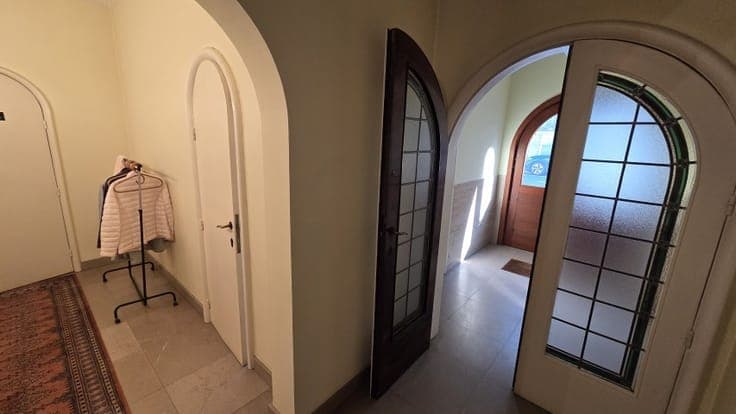 Characterful townhouse with garden and garage, 300m from sta