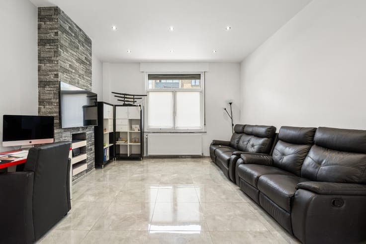 Charming family home with 4 bedrooms and a southeast-faci...