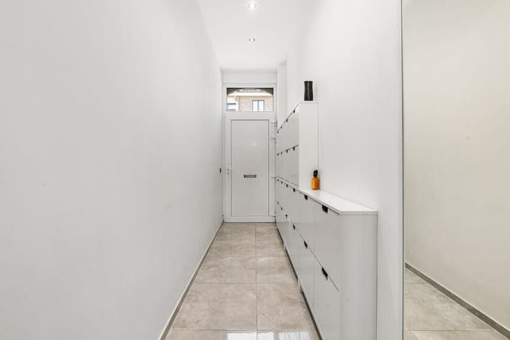 Charming family home with 4 bedrooms and a southeast-faci...