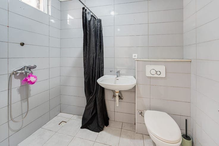 Move-in ready home with 3 bedrooms and 2 bathrooms