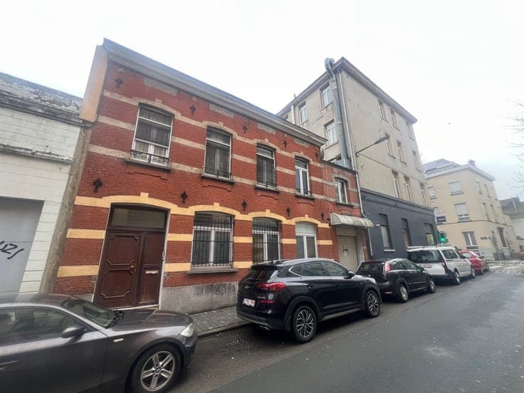 Investment property with commercial groundfloor and 6 apartm