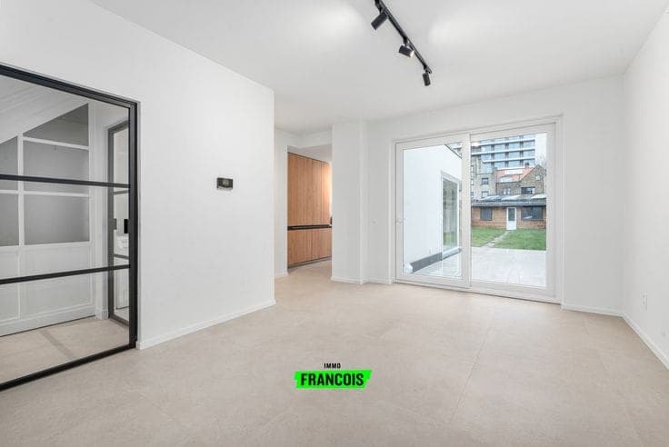 Stylish living a stone’s throw from the sea in Mariakerke, …