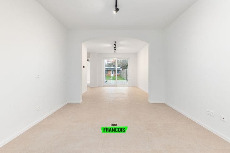 Stylish living a stone’s throw from the sea in Mariakerke, …