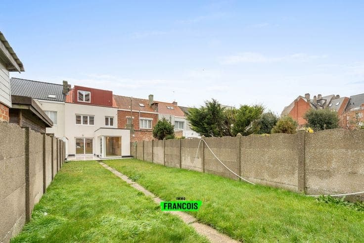 Stylish living a stone’s throw from the sea in Mariakerke, …