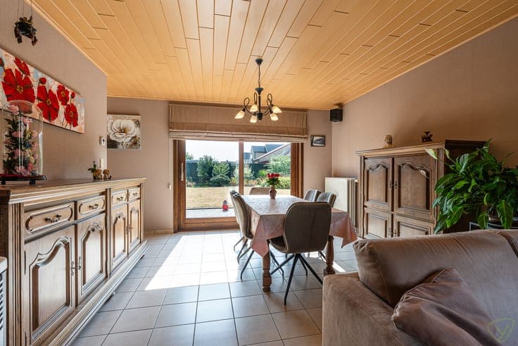 Zeer goed onderhouden alleenstaande woning gelegen in een...