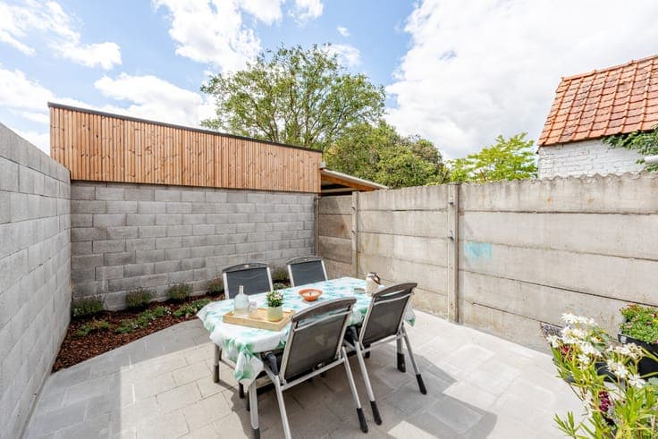 Rijwoning met terras vlakbij het centrum van Lichtervelde