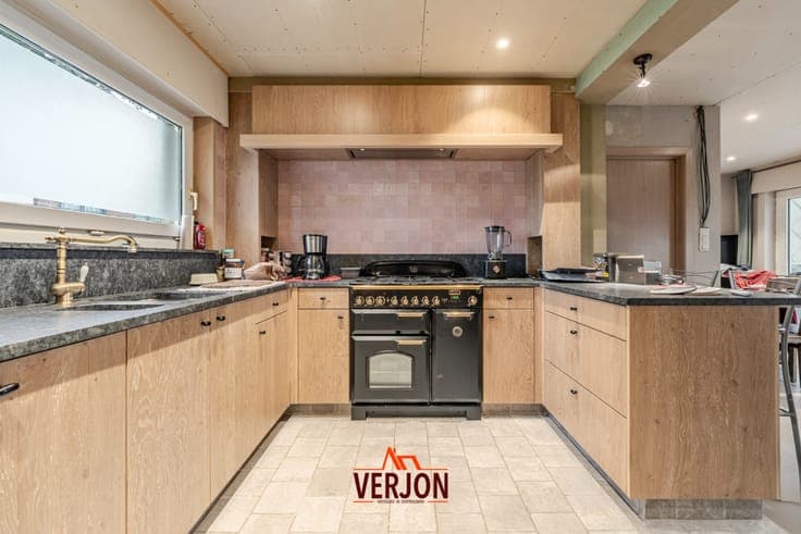 Woning met 3 slaapkamers op rustige locatie