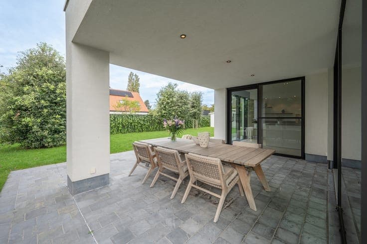 Recente alleenstaande villa centraal gelegen vlakbij het ...