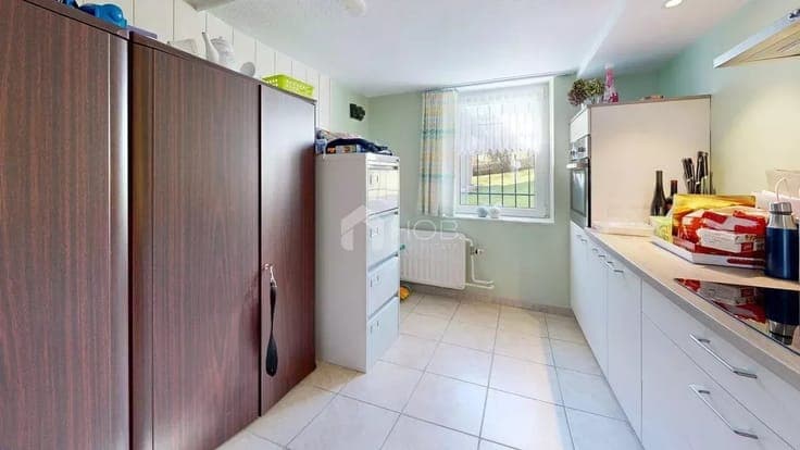 Versatile property with residential building, storage space