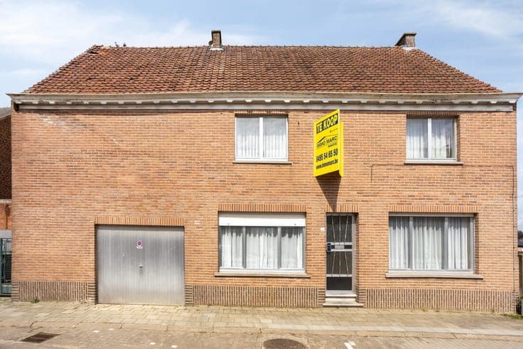 RUIME TE RENOVEREN GEZINSWONING MET RUIME GARAGE / TUIN /...