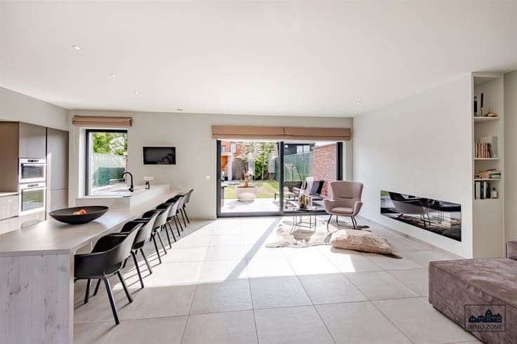 Very spacious modern recent home in center Sint-Niklaas