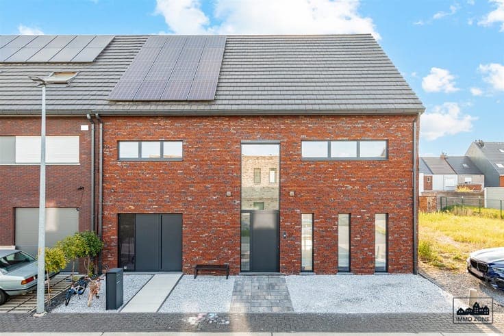 Very spacious modern recent home in center Sint-Niklaas