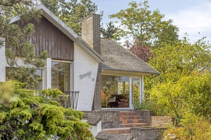House to renovate on 1192m² of land in a prime location!