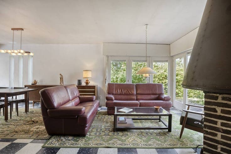 House to renovate on 1192m² of land in a prime location!