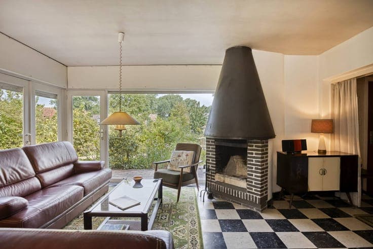 House to renovate on 1192m² of land in a prime location!