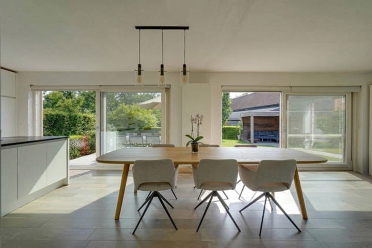 Modern family home with 4 bedrooms in a quiet location!