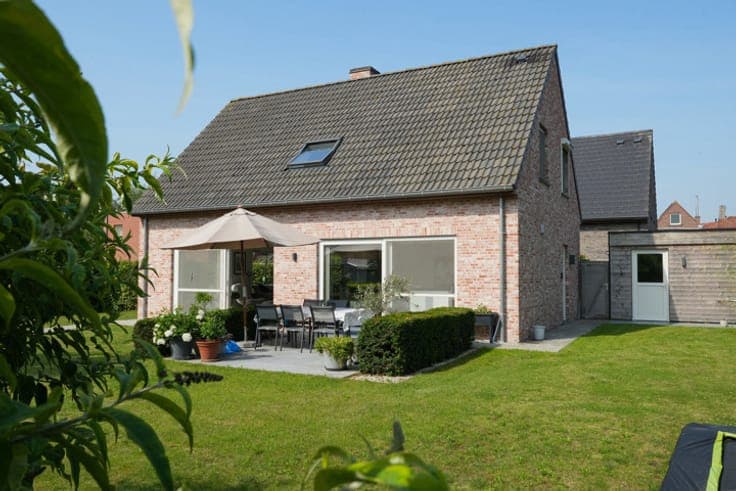 Modern family home with 4 bedrooms in a quiet location!
